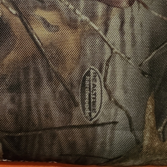 REALTREE CAMOFLAUGE Crossbody With Faux CROC Strap - Picture 2 of 9